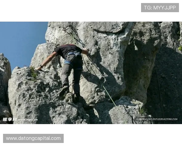 武汉攀岩队的防守策略与技巧深度解析攀岩运动的魅力与挑战 武汉攀岩队的防守策略与技巧深度解析攀岩运动的魅力与挑战