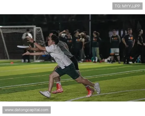 深圳飞盘队与南京飞盘队赛后复盘分析意识碰撞与战术较量