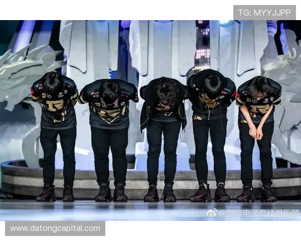 赛后分析：FPX与RNG在比赛中的战术意识与团队配合探讨