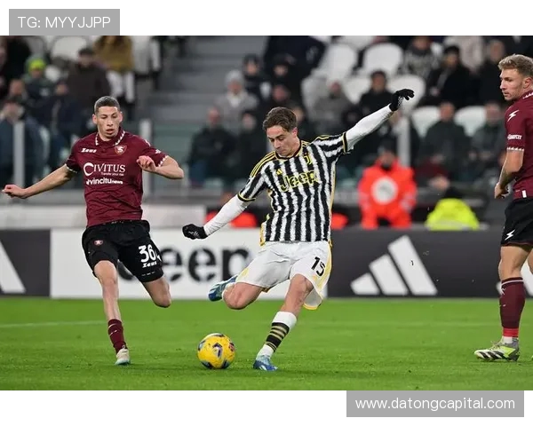 巴萨与尤文荣耀之夜颁奖盛典回顾与精彩瞬间分享 巴萨与尤文荣耀之夜颁奖盛典回顾与精彩瞬间分享