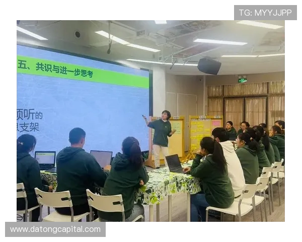 徐昕的成长之路:从学术新星到社会影响力的引领者 徐昕的成长之路:从学术新星到社会影响力的引领者