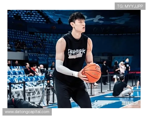 曾凡博的篮球之路:从校园明星到职业赛场的崛起与挑战 曾凡博的篮球之路:从校园明星到职业赛场的崛起与挑战