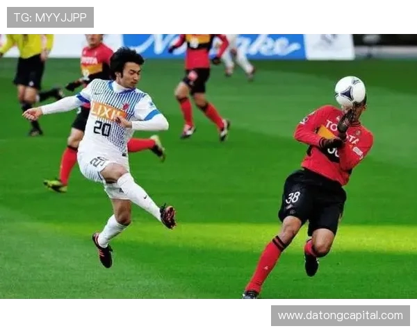 水户蜀葵与大宫松鼠的激烈对决展现足球魅力与团队精神