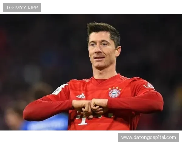 莱万重返德甲战旧主拜仁球迷怒斥其背叛与忘恩负义