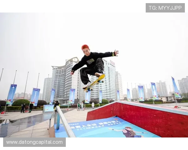 重庆滑板队在滑板精英赛中的强劲表现与未来发展潜力分析 重庆滑板队在滑板精英赛中的强劲表现与未来发展潜力分析