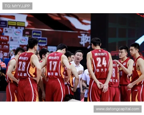 重庆篮球队在钻石联赛中的灵活性表现引发热议与关注 重庆篮球队在钻石联赛中的灵活性表现引发热议与关注