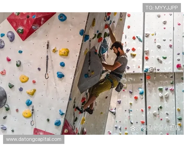 成都攀岩队在世界滑板锦标赛中以56分稳居积分榜首位